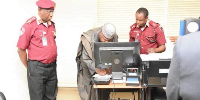 Speaker House Of The Representatives, Yakubu Dogara At RSHQ To Renew His Drivers Licence